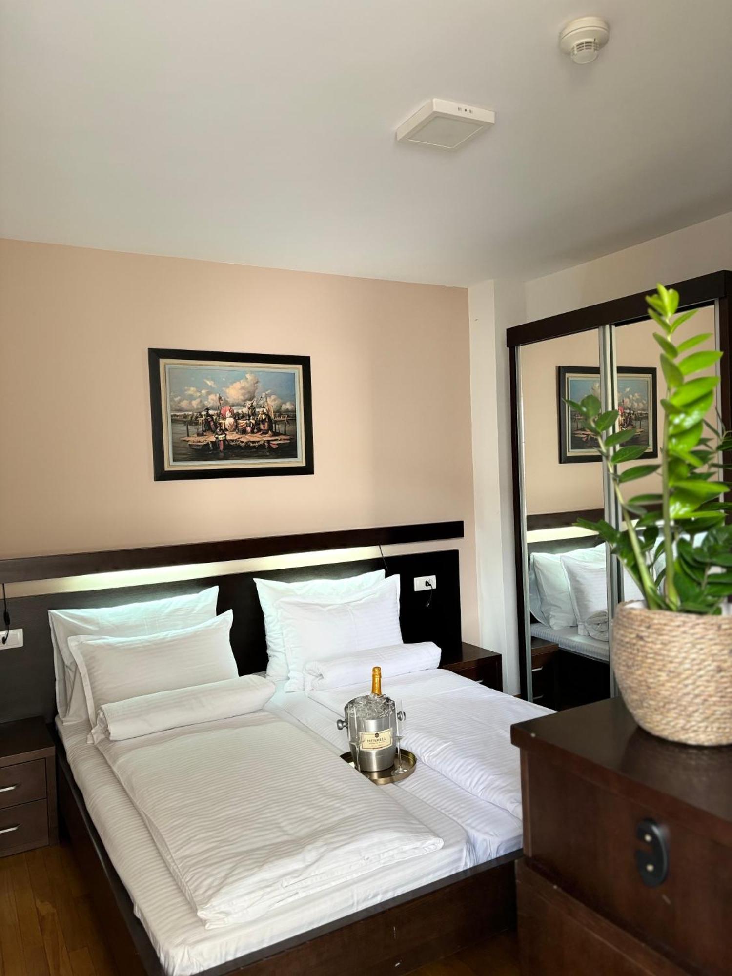 Atrium Bed & Breakfast Sremska Mitrovica Ngoại thất bức ảnh